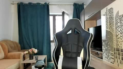 Beatrice online show from April 15, 2026, 10:22 am