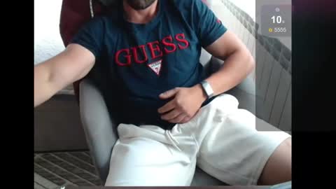 dakata1232 online show from April 18, 2026, 1:37 pm