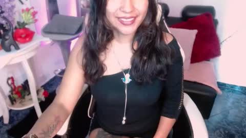 Caroliina online show from October 14, 2025, 7:58 pm