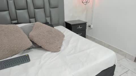 Dakota  online show from November 15, 2025, 12:34 pm