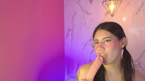 dakotaa_johnson online show from May 14, 2026, 8:04 pm
