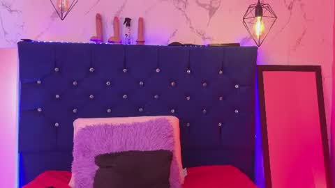 dakotaa_johnson online show from June 29, 2026, 7:03 pm
