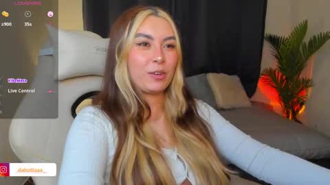 dakottaa__ online show from May 15, 2026, 10:50 pm