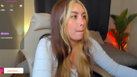 dakottaa__ online show from May 15, 2026, 11:45 pm