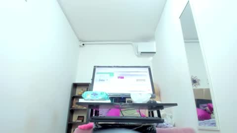 Snapshot of dalia_2 chatting on February 27, 2025, 12:32 am Ren online show from February 27, 2025, 12:32 am