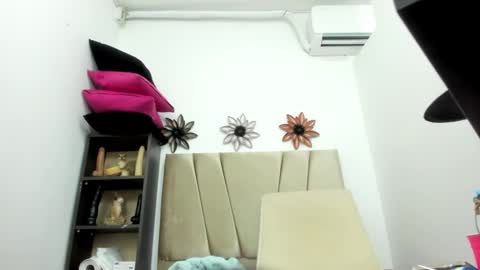 Snapshot of dalia_2 chatting on September 14, 2025, 12:32 am  Ren  online show from September 14, 2025, 12:32 am