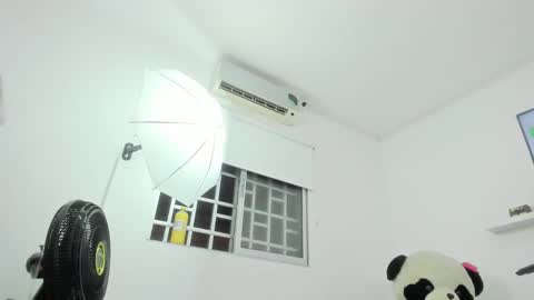 Snapshot of dalia_2 chatting on September 28, 2025, 1:33 am  Ren  online show from September 28, 2025, 1:33 am
