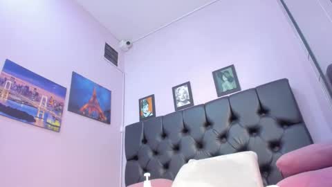  Ren  online show from February 4, 2026, 9:20 pm