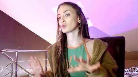Snapshot of dalia_peach chatting on December 14, 2024, 10:24 am Dalia online show from December 14, 2024, 10:24 am