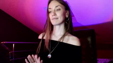 Snapshot of dalia_peach chatting on December 15, 2024, 1:22 pm Dalia online show from December 15, 2024, 1:22 pm