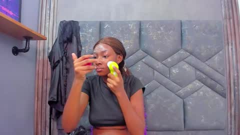 Dalila online show from October 25, 2025, 2:08 am