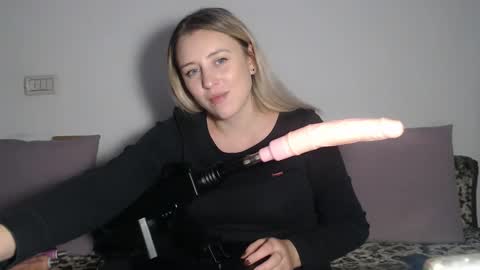 Snapshot of dalyana22 chatting on October 14, 2025, 8:53 pm Maria online show from October 14, 2025, 8:53 pm