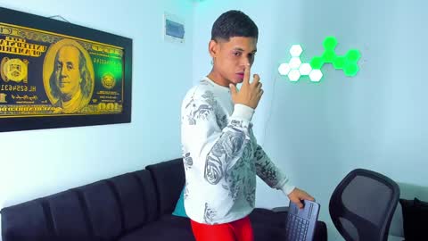 damar_felipe online show from December 7, 2024, 5:04 am