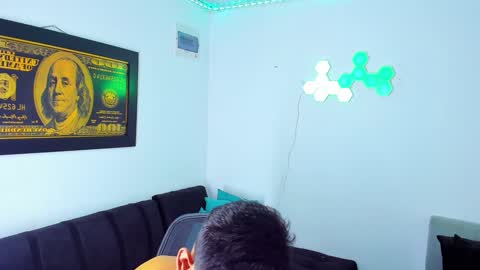 damar_felipe online show from December 7, 2024, 11:18 am