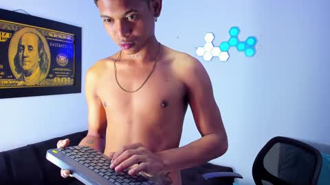 damar_felipe online show from December 11, 2024, 1:15 am