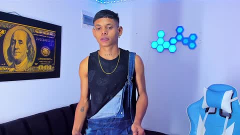 damar_felipe online show from December 17, 2024, 4:34 am