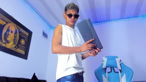 damar_felipe online show from January 5, 2025, 6:35 am