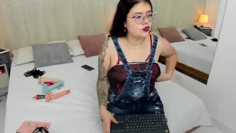 Damaris Ponce online show from July 4, 2026, 3:35 am
