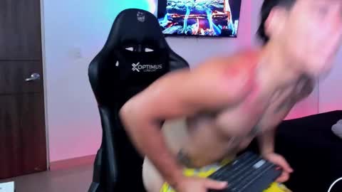 Snapshot of damian_fit chatting on October 10, 2025, 10:25 am Damian online show from October 10, 2025, 10:25 am