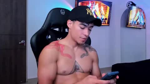 Snapshot of damian_fit chatting on October 28, 2025, 11:58 am Damian online show from October 28, 2025, 11:58 am