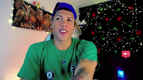 Snapshot of damian_latinxxx chatting on December 22, 2024, 3:11 am Damian online show from December 22, 2024, 3:11 am