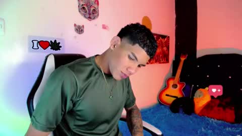 Snapshot of damian_latinxxx chatting on January 16, 2025, 3:23 am Damian online show from January 16, 2025, 3:23 am