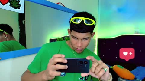 Snapshot of damian_latinxxx chatting on February 3, 2025, 10:58 am Damian online show from February 3, 2025, 10:58 am