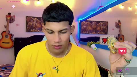 Snapshot of damian_latinxxx chatting on February 7, 2025, 5:51 pm Damian online show from February 7, 2025, 5:51 pm