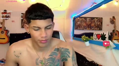 Snapshot of damian_latinxxx chatting on February 7, 2025, 8:53 pm Damian online show from February 7, 2025, 8:53 pm