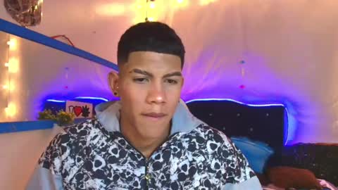 Snapshot of damian_latinxxx chatting on February 12, 2025, 3:07 am Damian online show from February 12, 2025, 3:07 am