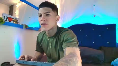 Snapshot of damian_latinxxx chatting on February 13, 2025, 3:18 am Damian online show from February 13, 2025, 3:18 am