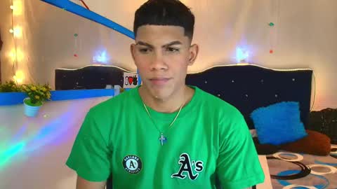 Snapshot of damian_latinxxx chatting on February 14, 2025, 3:11 am Damian online show from February 14, 2025, 3:11 am