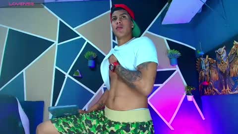 Snapshot of damian_latinxxx chatting on February 20, 2025, 2:29 am Damian online show from February 20, 2025, 2:29 am