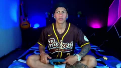Snapshot of damian_latinxxx chatting on February 25, 2025, 3:09 am Damian online show from February 25, 2025, 3:09 am