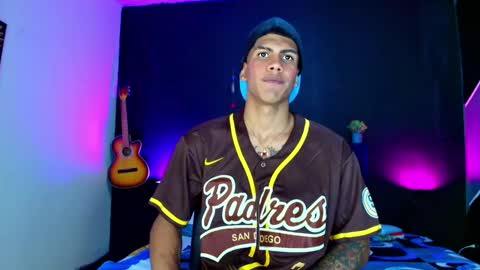 Snapshot of damian_latinxxx chatting on February 25, 2025, 6:14 am Damian online show from February 25, 2025, 6:14 am