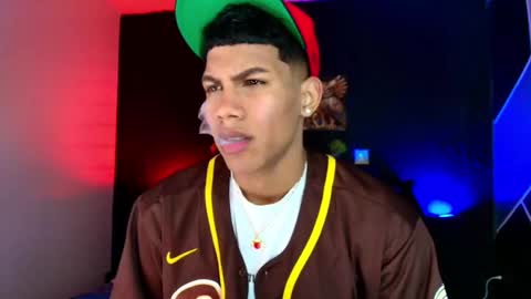 Snapshot of damian_latinxxx chatting on March 5, 2025, 8:21 am Damian online show from March 5, 2025, 8:21 am