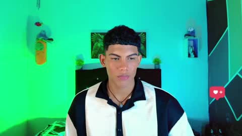 Snapshot of damian_latinxxx chatting on March 9, 2025, 12:20 pm Damian online show from March 9, 2025, 12:20 pm