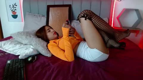 Snapshot of damian_n_lissa chatting on December 31, 2024, 10:48 am damian_n_lissa online show from December 31, 2024, 10:48 am