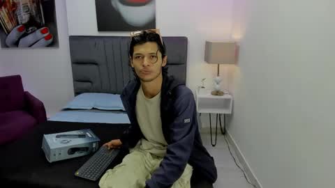 Snapshot of damian_vadim chatting on February 19, 2026, 11:28 am Damian Vadim online show from February 19, 2026, 11:28 am