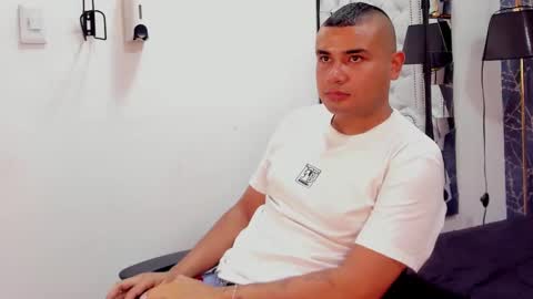 Snapshot of damianblaze_ chatting on September 25, 2025, 11:52 pm Damian Blaze online show from September 25, 2025, 11:52 pm