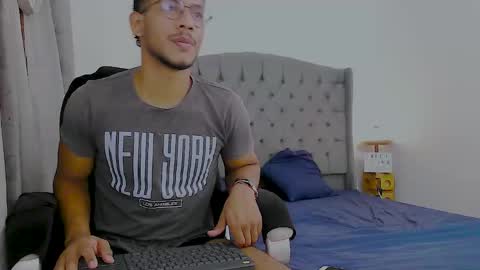 instagram damiannreed. online show from December 20, 2025, 2:29 am