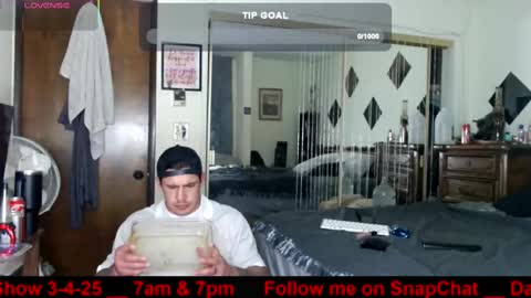 Snapshot of damienslick chatting on March 4, 2025, 3:44 am Damien Slick online show from March 4, 2025, 3:44 am