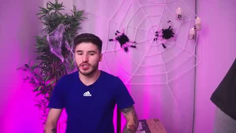 Snapshot of damon_frost chatting on October 24, 2025, 10:39 pm damon_frost online show from October 24, 2025, 10:39 pm
