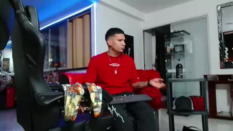 Snapshot of damyan_2003 chatting on November 17, 2025, 2:39 am damyan_2003 online show from November 17, 2025, 2:39 am