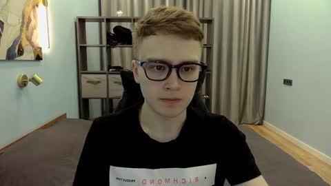 Snapshot of dan_leeroy chatting on December 30, 2024, 12:43 am Dany online show from December 30, 2024, 12:43 am
