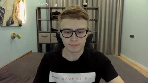 Snapshot of dan_leeroy chatting on January 3, 2025, 12:43 am Dany online show from January 3, 2025, 12:43 am