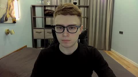 Snapshot of dan_leeroy chatting on January 4, 2025, 12:27 am Dany online show from January 4, 2025, 12:27 am