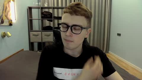 Snapshot of dan_leeroy chatting on January 7, 2025, 3:03 am Dany online show from January 7, 2025, 3:03 am
