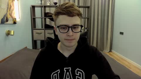 Snapshot of dan_leeroy chatting on January 13, 2025, 4:18 am Dany online show from January 13, 2025, 4:18 am