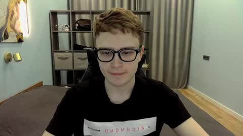 Snapshot of dan_leeroy chatting on January 27, 2025, 9:44 pm Dany online show from January 27, 2025, 9:44 pm